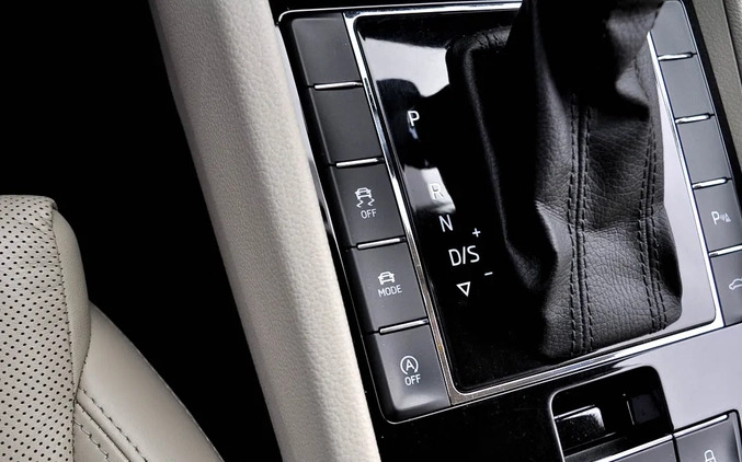 Skoda Superb cena 91500 przebieg: 181000, rok produkcji 2018 z Płock małe 704